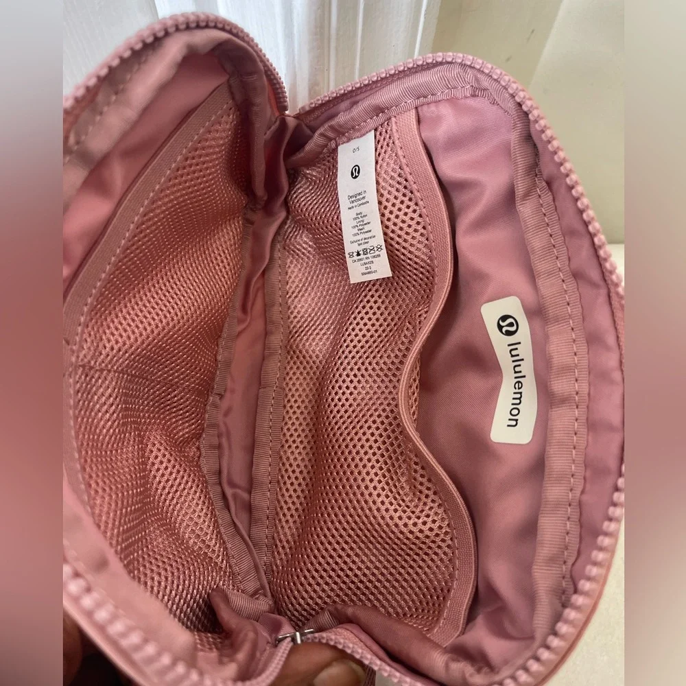 lululemon athletica Dusty Pink Crossbody Belt Bag - Picture 4 of 7